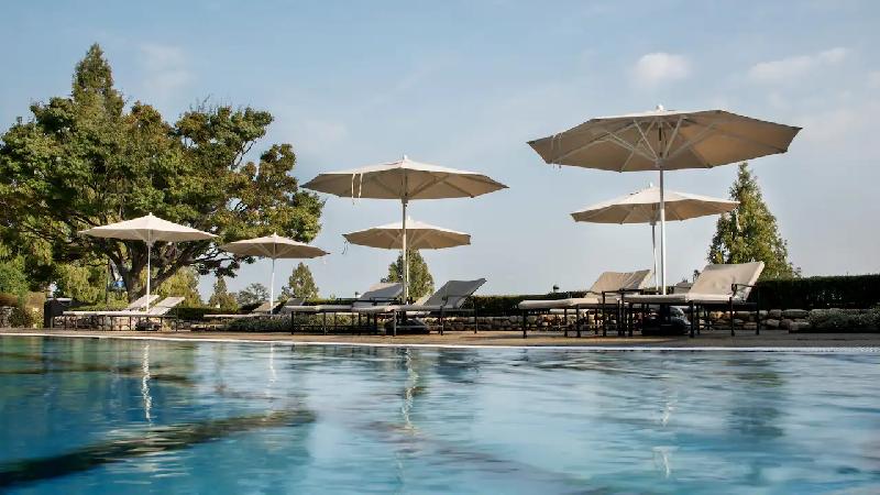 Grand-Hyatt-Seoul-P1039-Swimming-Pool-Parasol.16x9.jpg